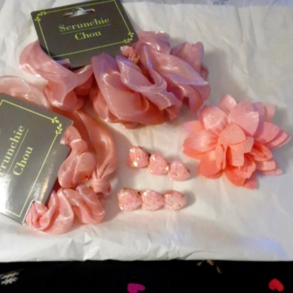 NEW. Pink. 5 pc set Hair ornaments. Floral and hearts.